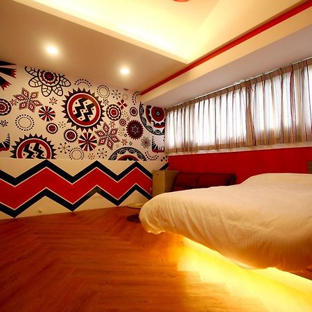 Color House Hostel Taichung Bagian luar foto