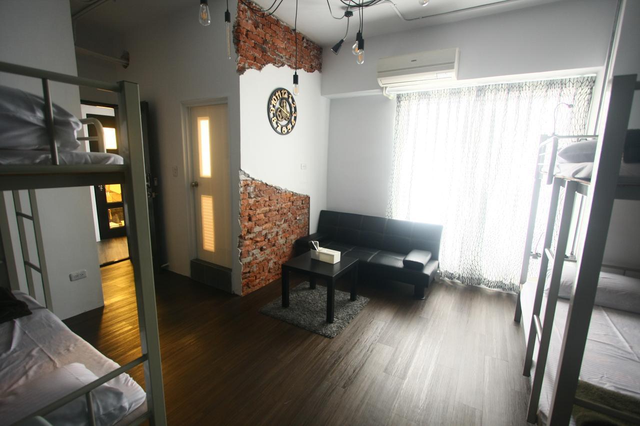 Color House Hostel Taichung Ruang foto