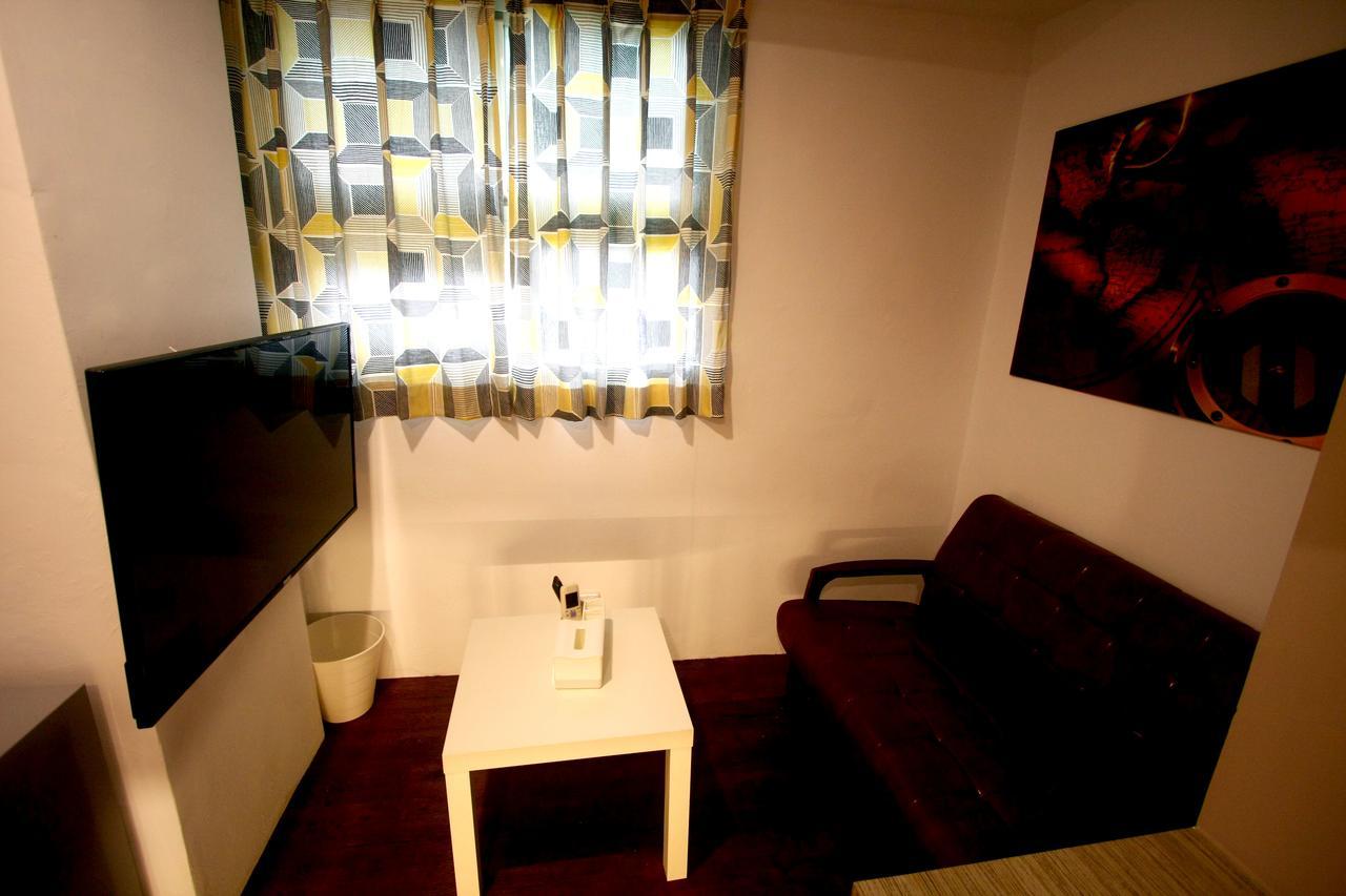 Color House Hostel Taichung Ruang foto