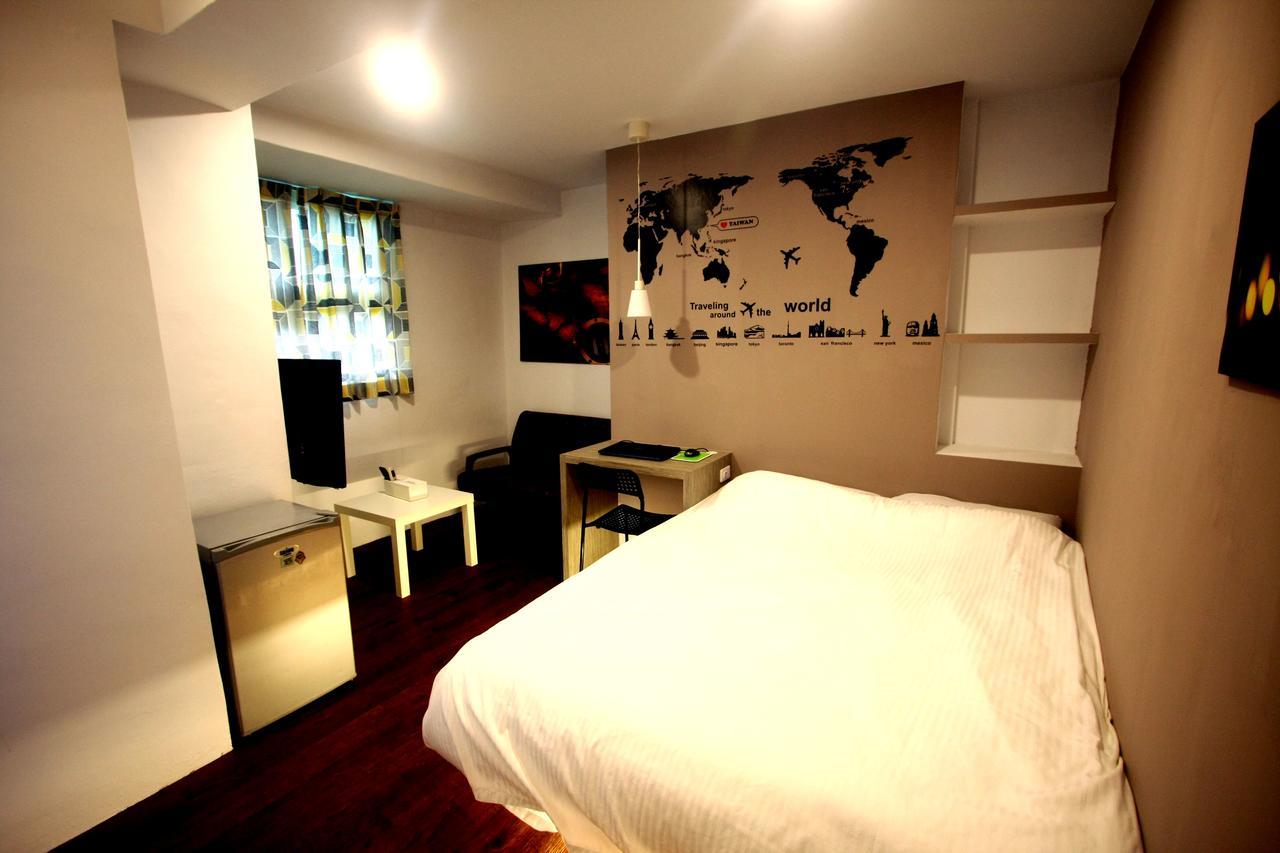 Color House Hostel Taichung Bagian luar foto