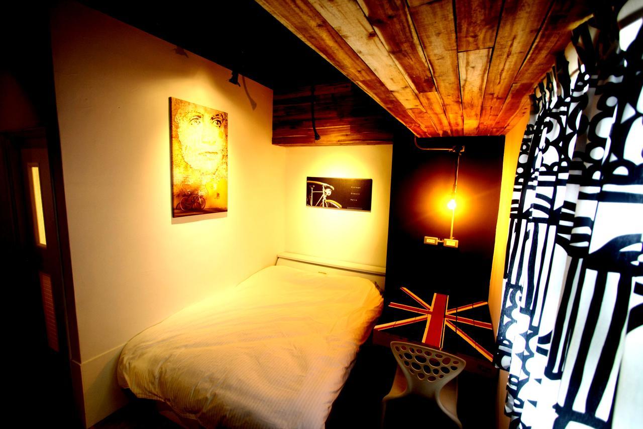 Color House Hostel Taichung Bagian luar foto
