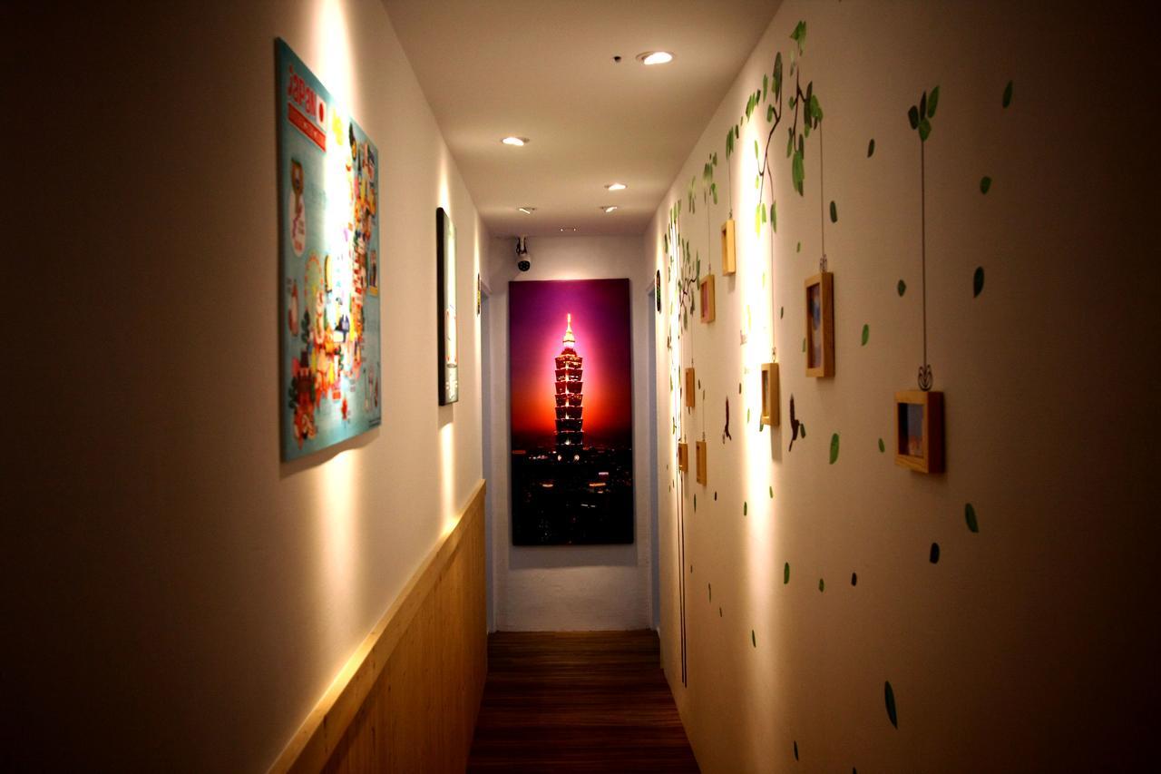 Color House Hostel Taichung Bagian luar foto