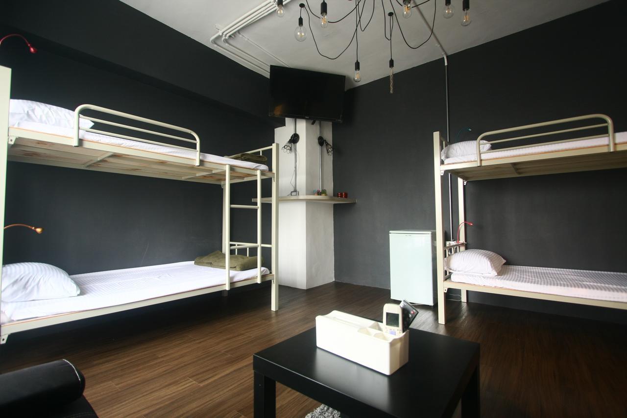 Color House Hostel Taichung Ruang foto