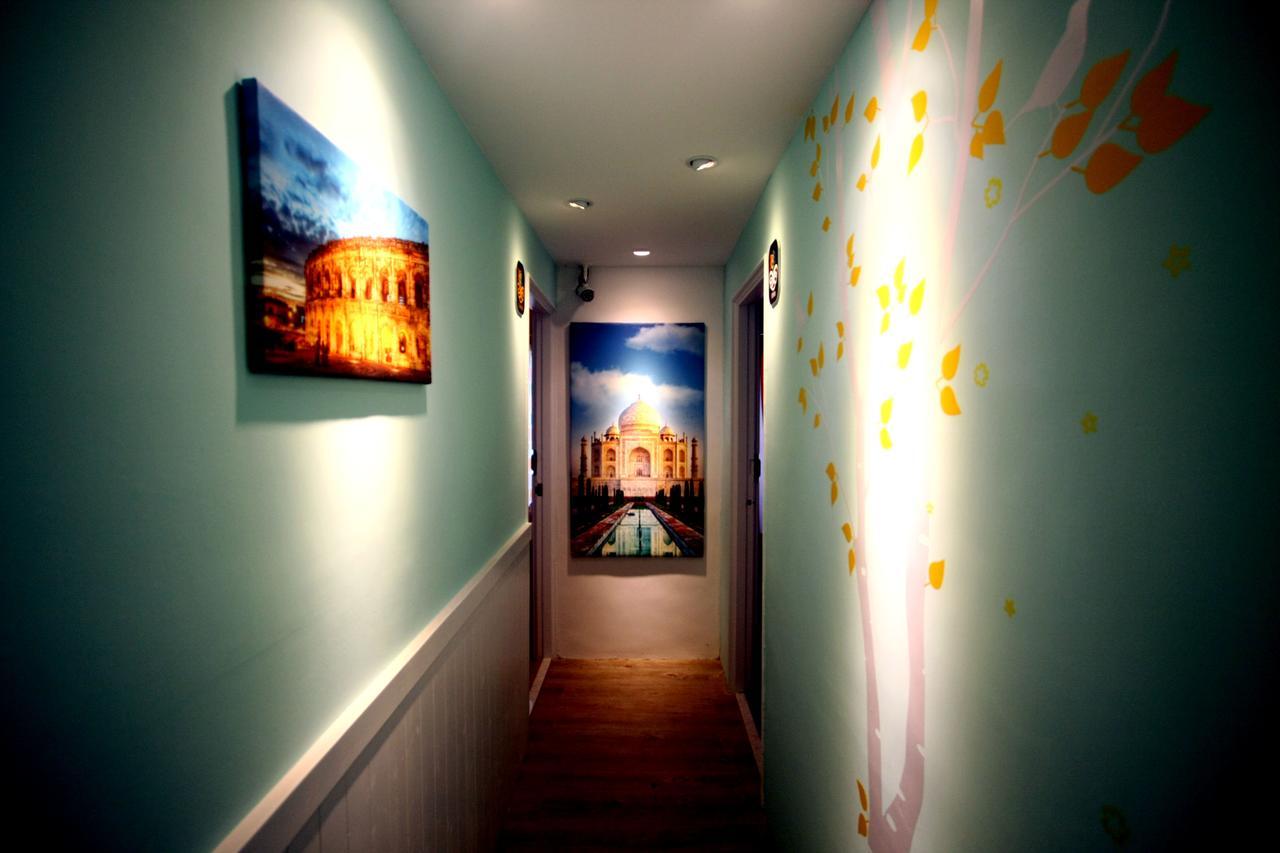 Color House Hostel Taichung Bagian luar foto