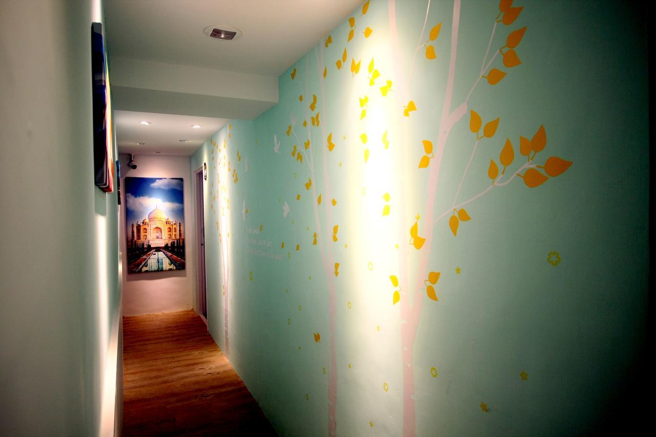 Color House Hostel Taichung Bagian luar foto