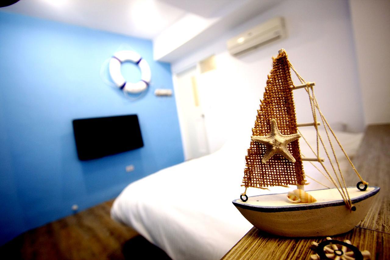Color House Hostel Taichung Bagian luar foto