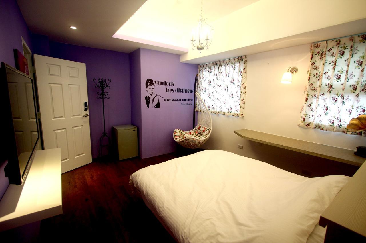 Color House Hostel Taichung Bagian luar foto