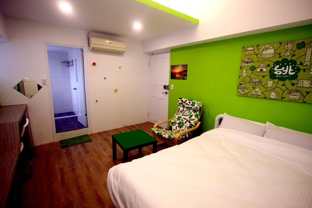 Color House Hostel Taichung Ruang foto