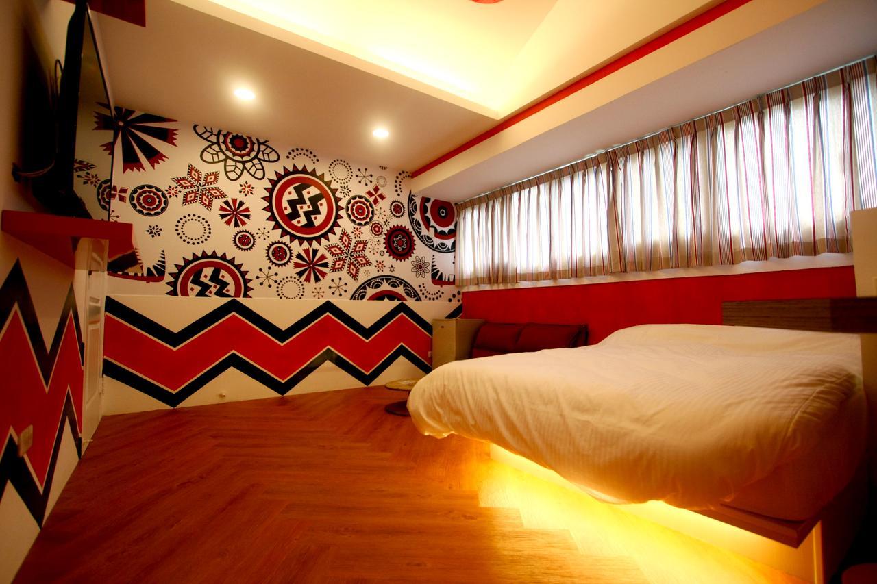 Color House Hostel Taichung Bagian luar foto
